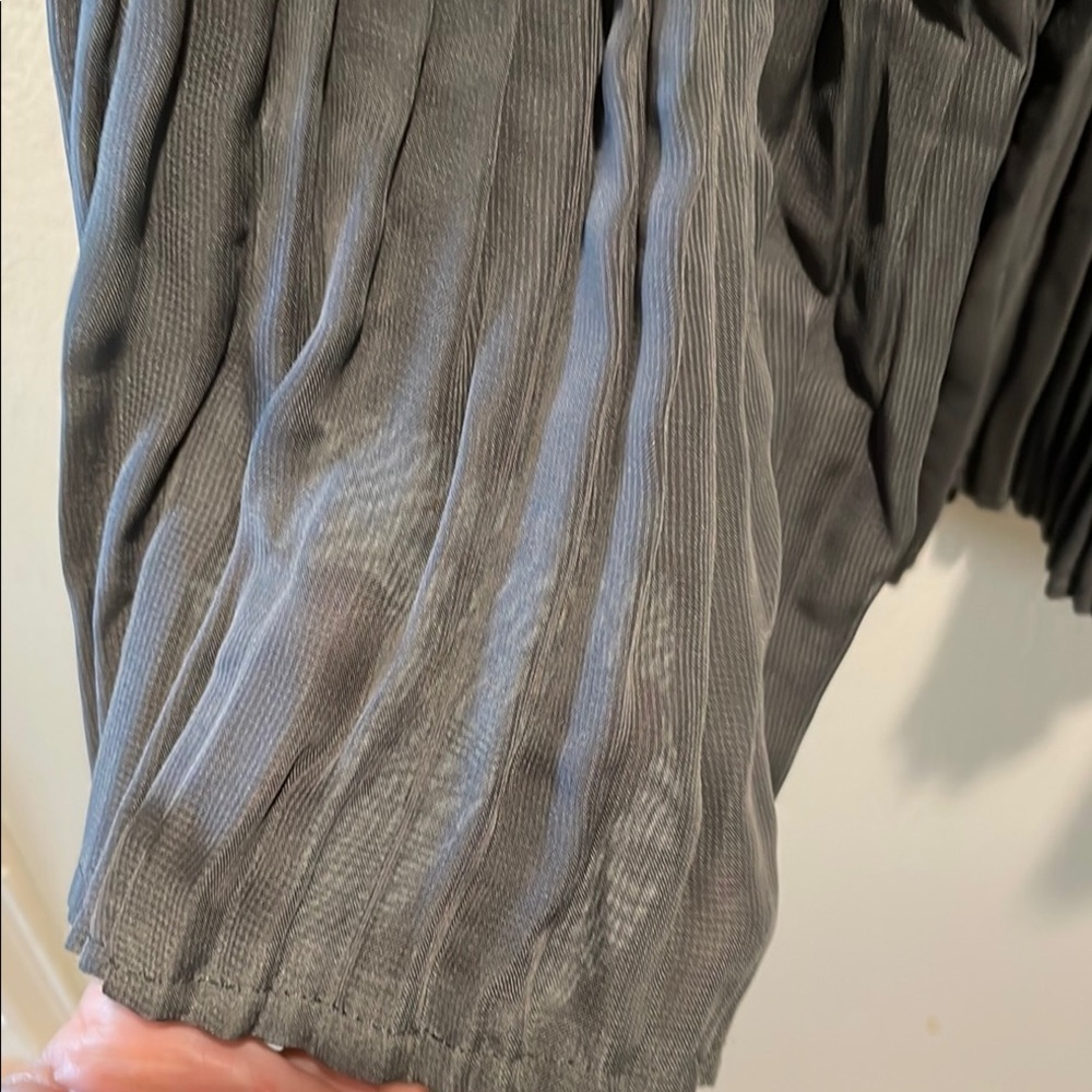 ALqUEMA Gray Box Pleated Ruffled Maxi Wide Legged Fabulous Pants - Picture 7 of 14